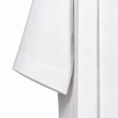 Alva sacerdotal para amito, com quatro pregas e gola quadrada. Linho