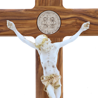 Croce San Benedetto in legno d'olivo,  corpo in resina decorato. Altezza 47 cm