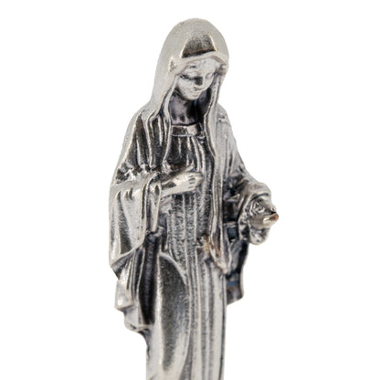 Statua Madonna di Medjugorie in metallo argentato e base in lengno. Altezza 6,5 cm
