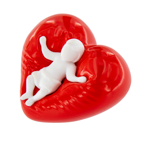 Gesù Bambino su cuore rosso. Dimensioni 5x4 cm