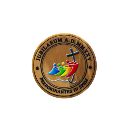 Magnete in legno d'ulivo e logo del Giubileo. Con confezione. Diametro 4 cm