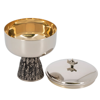 Pisside liturgica in ottone nichelato con base dei 12 Apostoli – Altezza 15 cm