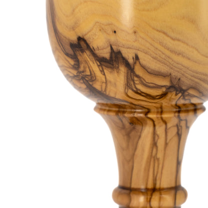 Calice in legno d'olivo con interno in ottone dorato. Dimensioni 20x8 cm