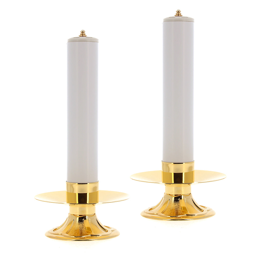 Coppia di candelieri completi di candele a cera liquida e cartucce. Dimensioni candele 5x25 cm
