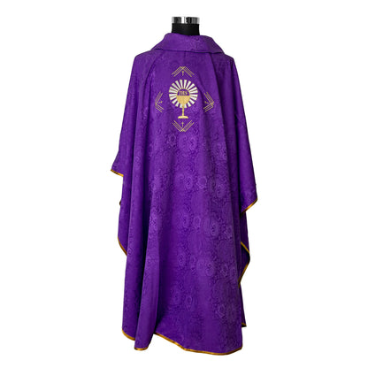 Casula sacerdotale damascata con ricamo calice