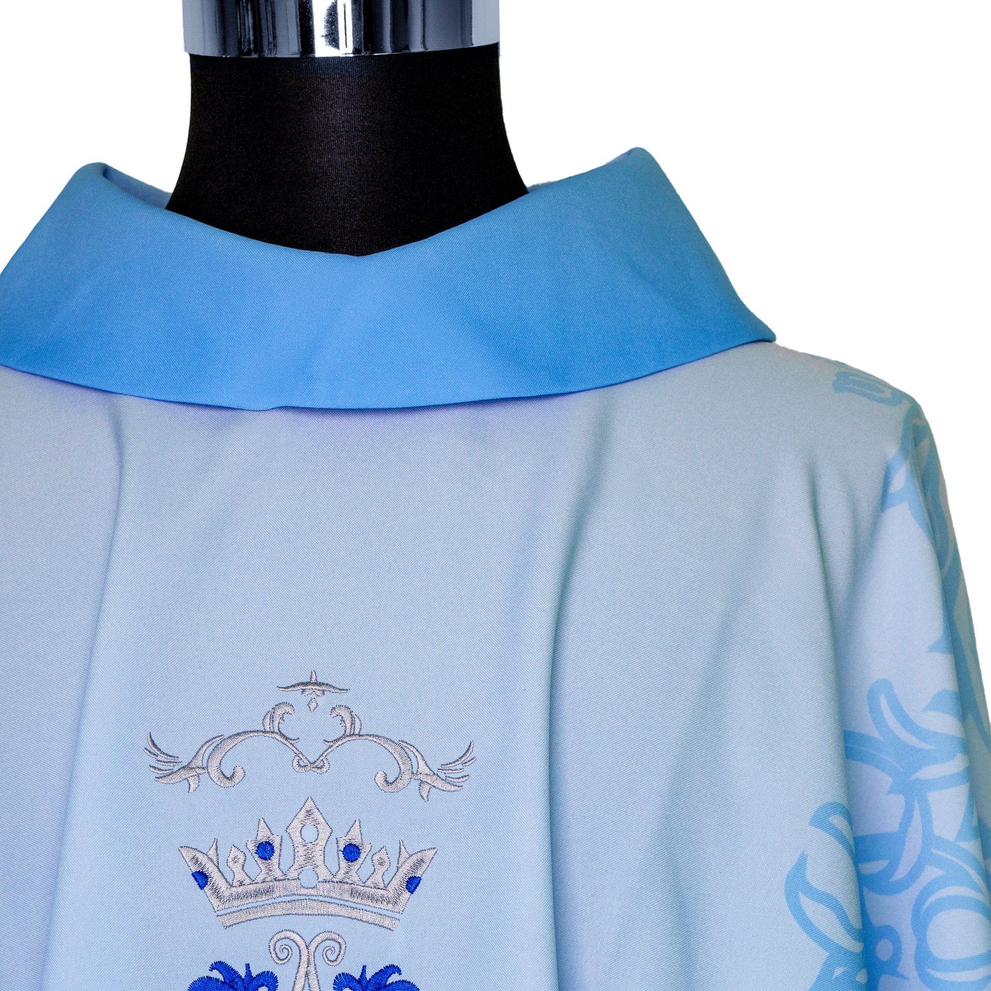 Casula azzurra con ricamo Mariano