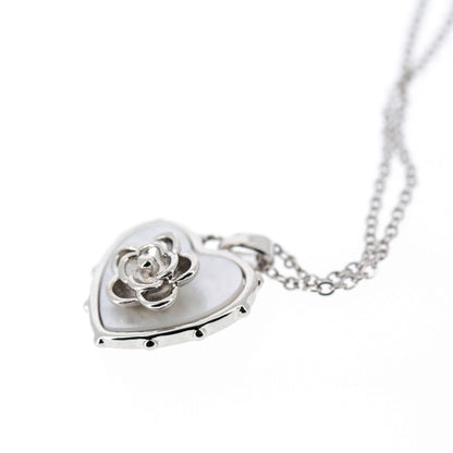 Collana in acciaio con ciondolo  cuore e rosa di Santa Rita. Lunghezza 24 cm
