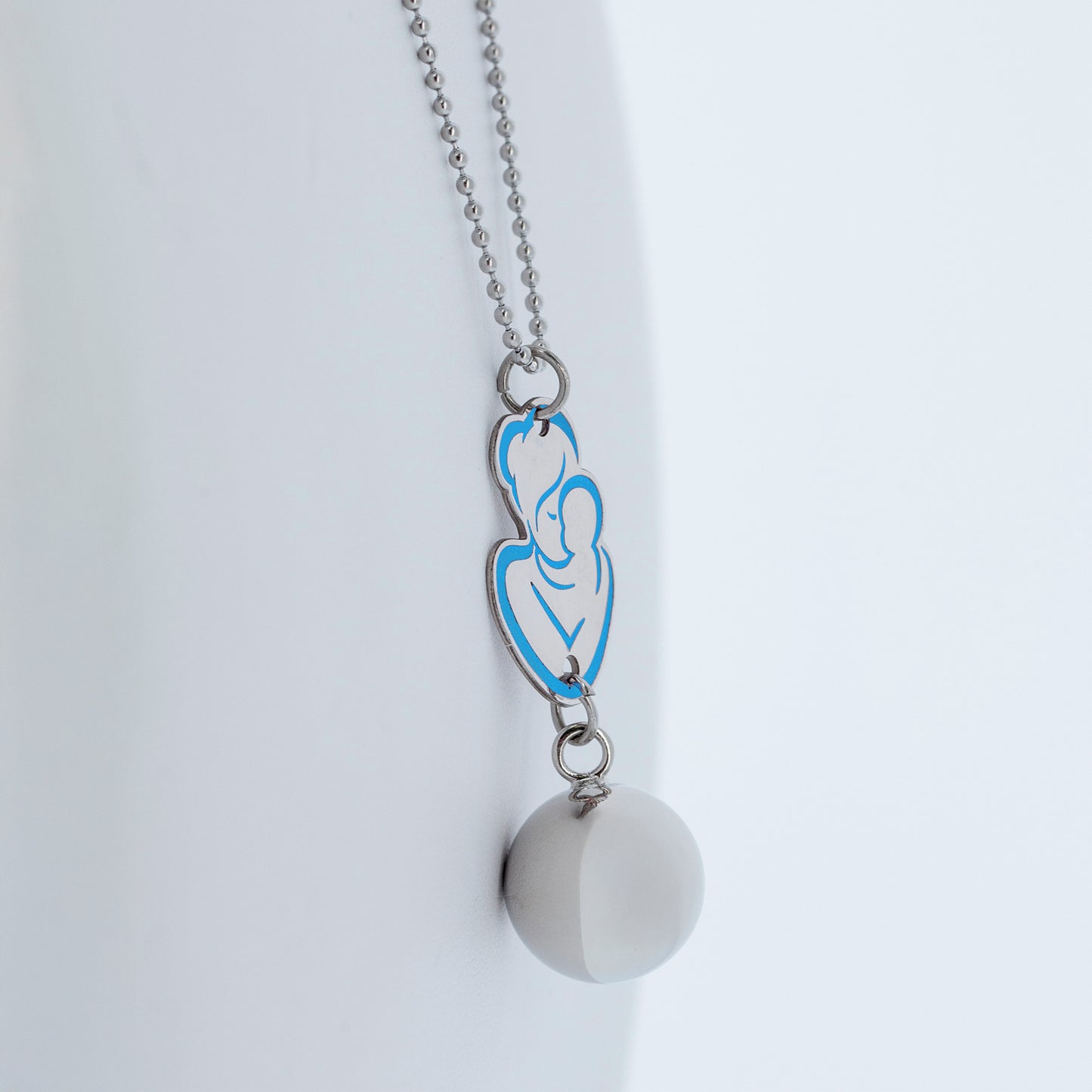 Collana Chiama Angeli con ciondolo Abbraccio smaltato e sfera argentata