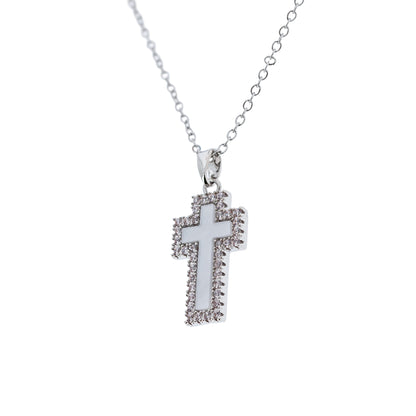 Collana in acciao con ciondolo croce e inserto in madreperla, con strass.