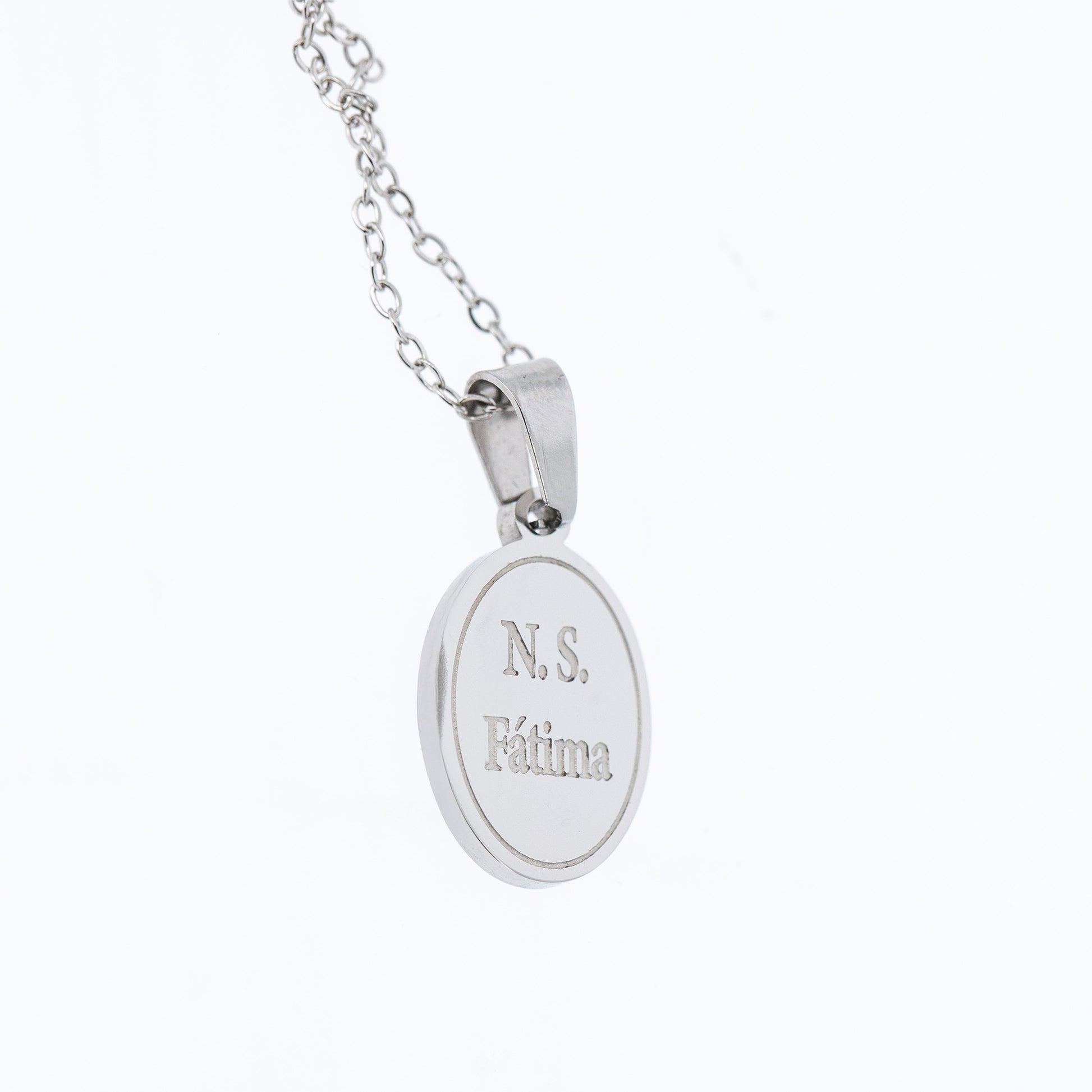 Collana in acciaio con ciondolo Madonna di Fatima. Lunghezza 24 cm