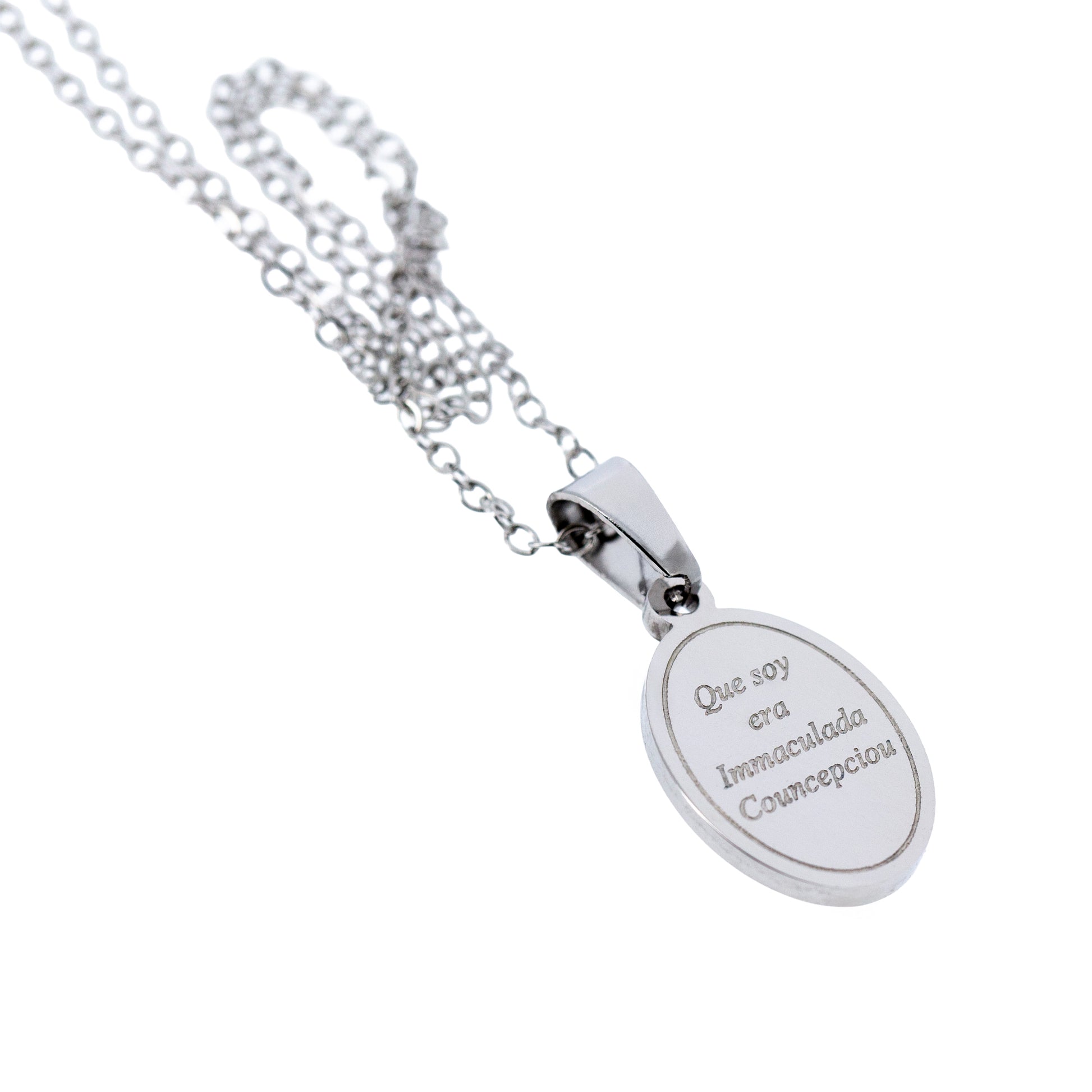 Collana in acciaio con ciondolo Madonna di Lourdes. Lunghezza 24 cm
