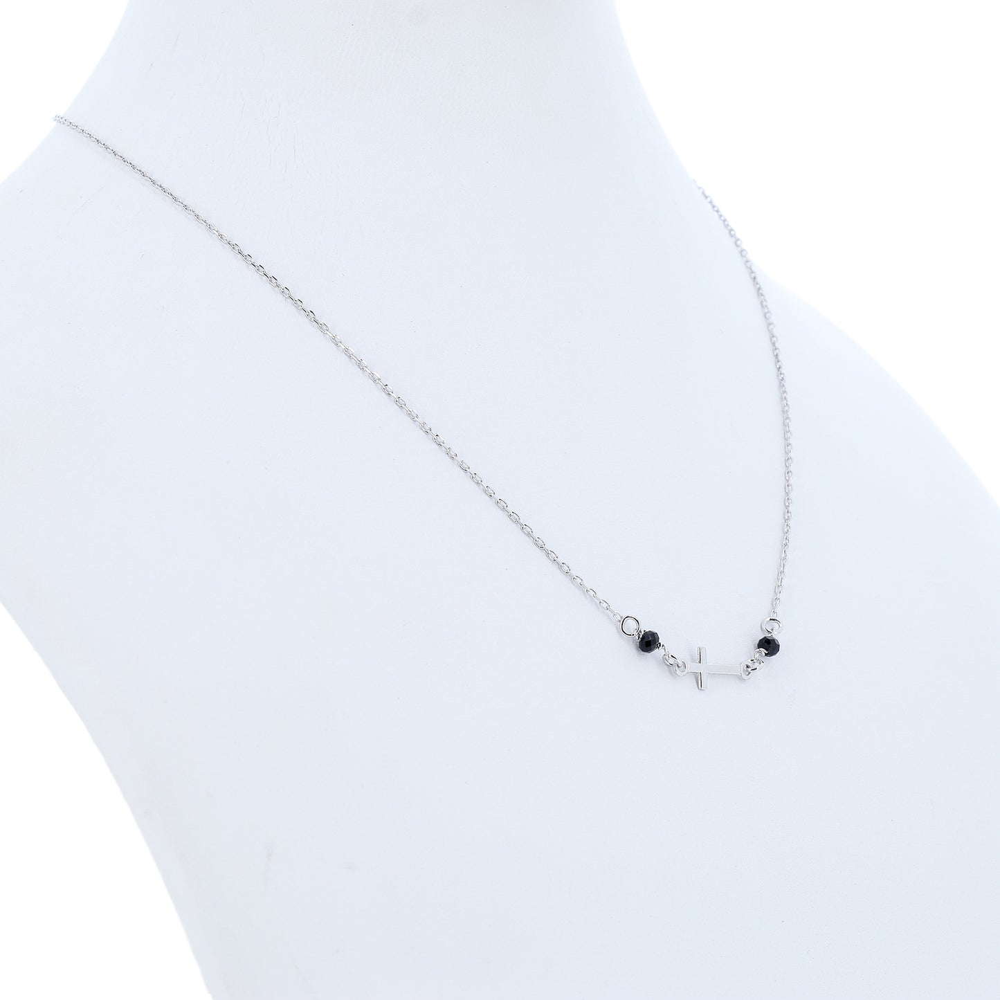 Collana con croce e pietre nere in bronzo