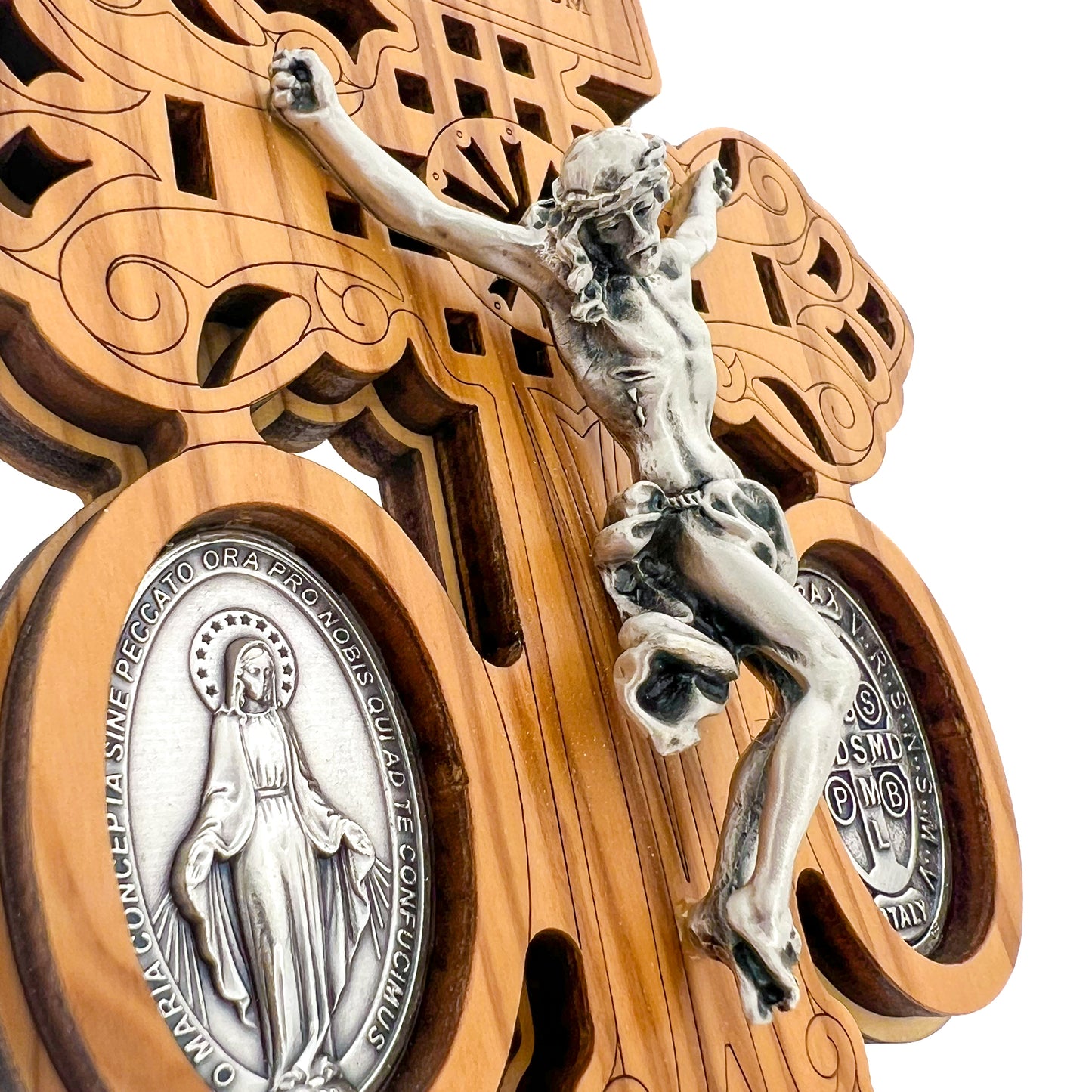Croce del Perdono in legno con base, medaglia Miracolosa e di S.Benetetto in zama. Altezza 18 cm
