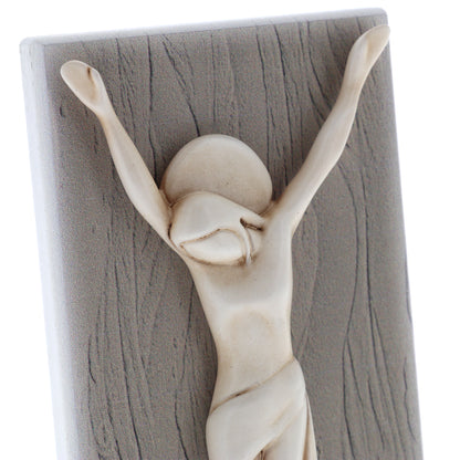 Crocifisso moderno in resina, da appendere e da appoggio. Dimensioni 6,2x12,2 cm