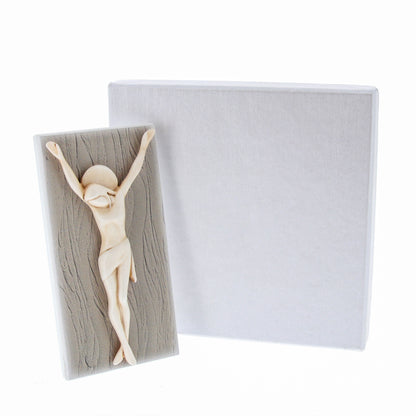 Crocifisso moderno in resina, da appendere e da appoggio. Dimensioni 6,2x12,2 cm