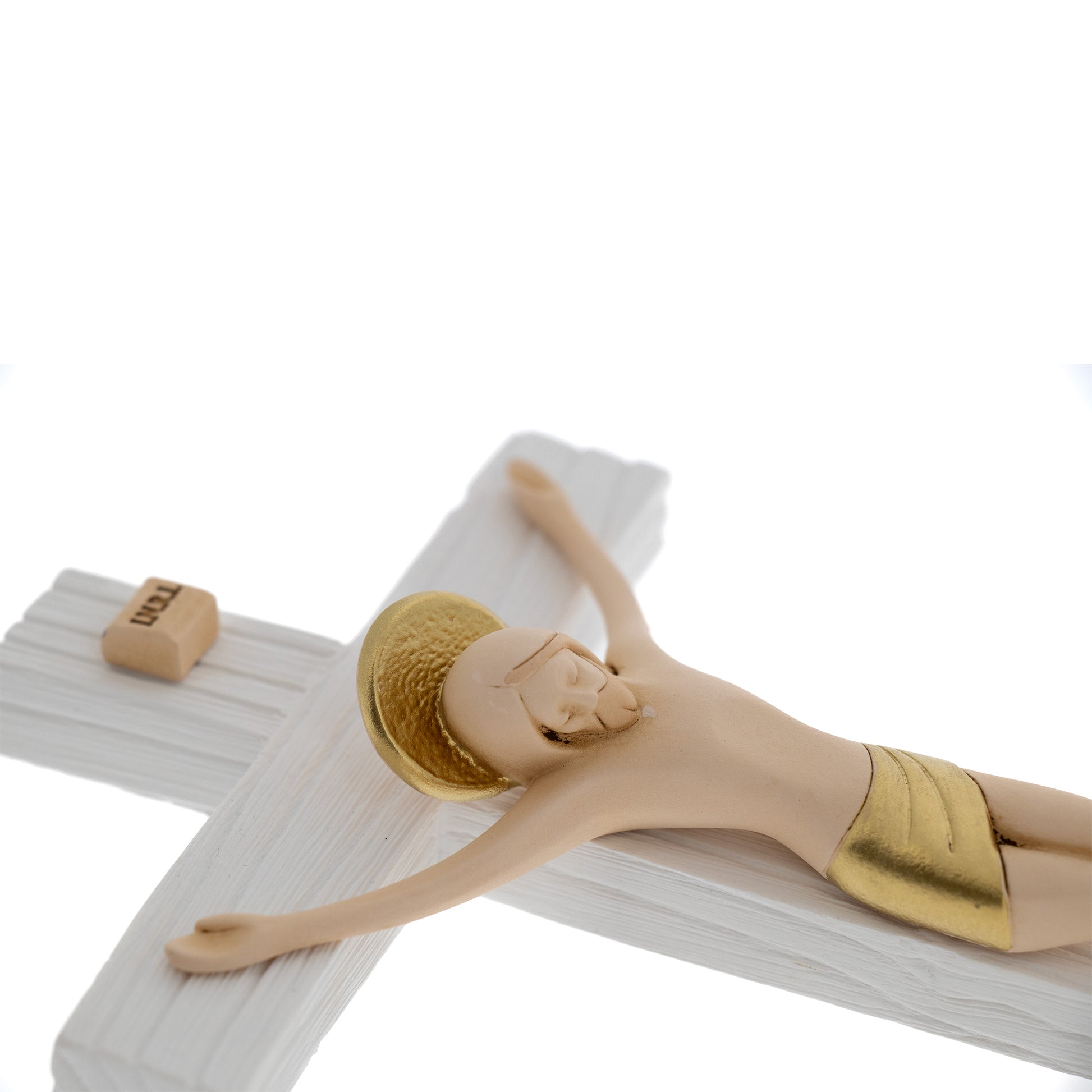 Crocifisso in legno con corpo in resina colorata. Altezza 23 cm