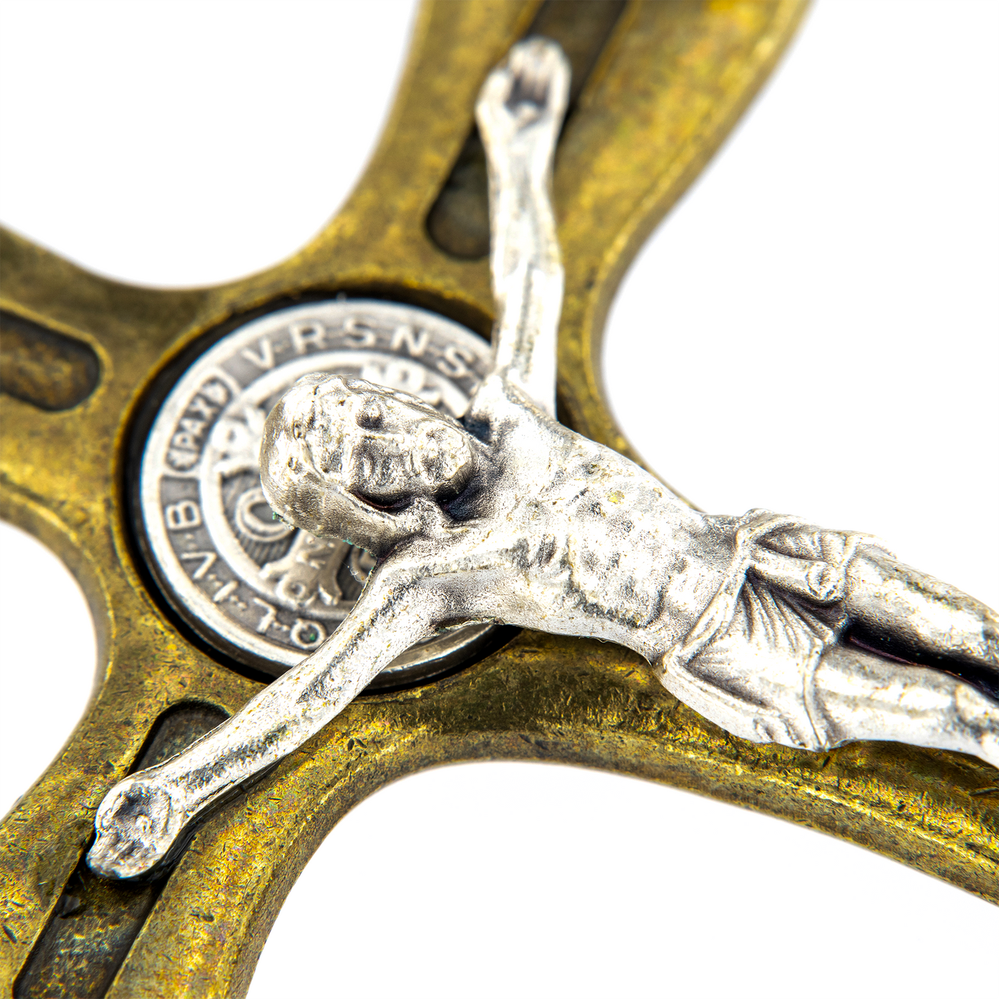 Croce San Benedetto in metallo bronzato con laccio 8x5 cm
