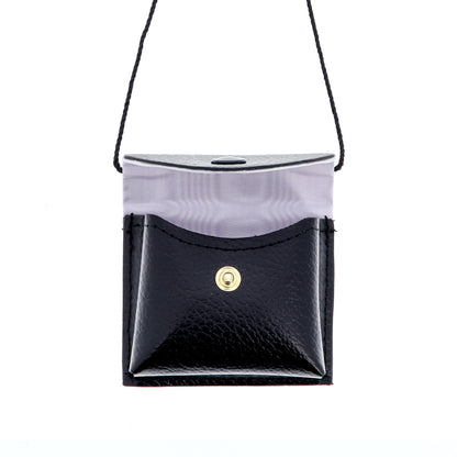 Portateca in simil-pelle. Dimensioni 7x9x2 cm