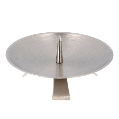 Porta candela in ottone nickelato con tre piedi e punzone centrale. Diametro 11,5 cm