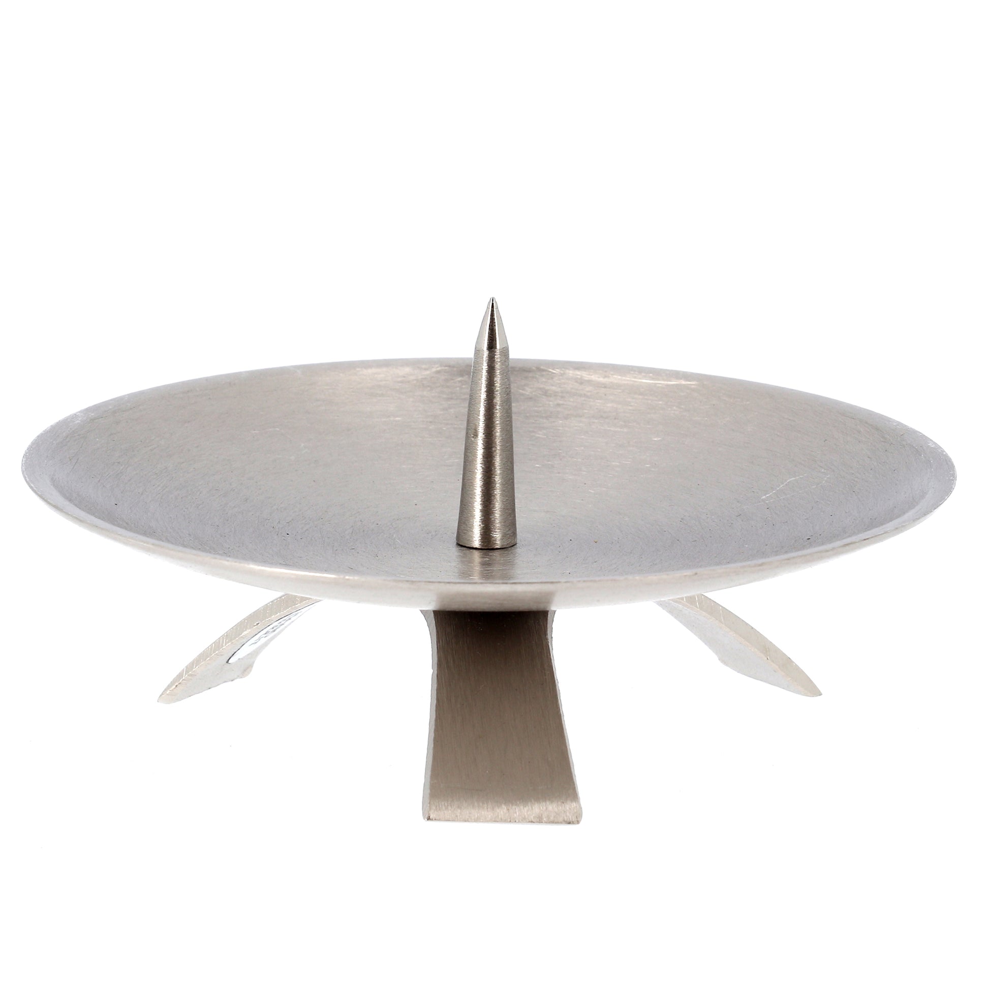 Porta candela in ottone nickelato con tre piedi e punzone centrale. Diametro 11,5 cm