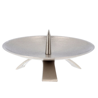 Porta candela in ottone nickelato con tre piedi e punzone centrale. Diametro 11,5 cm
