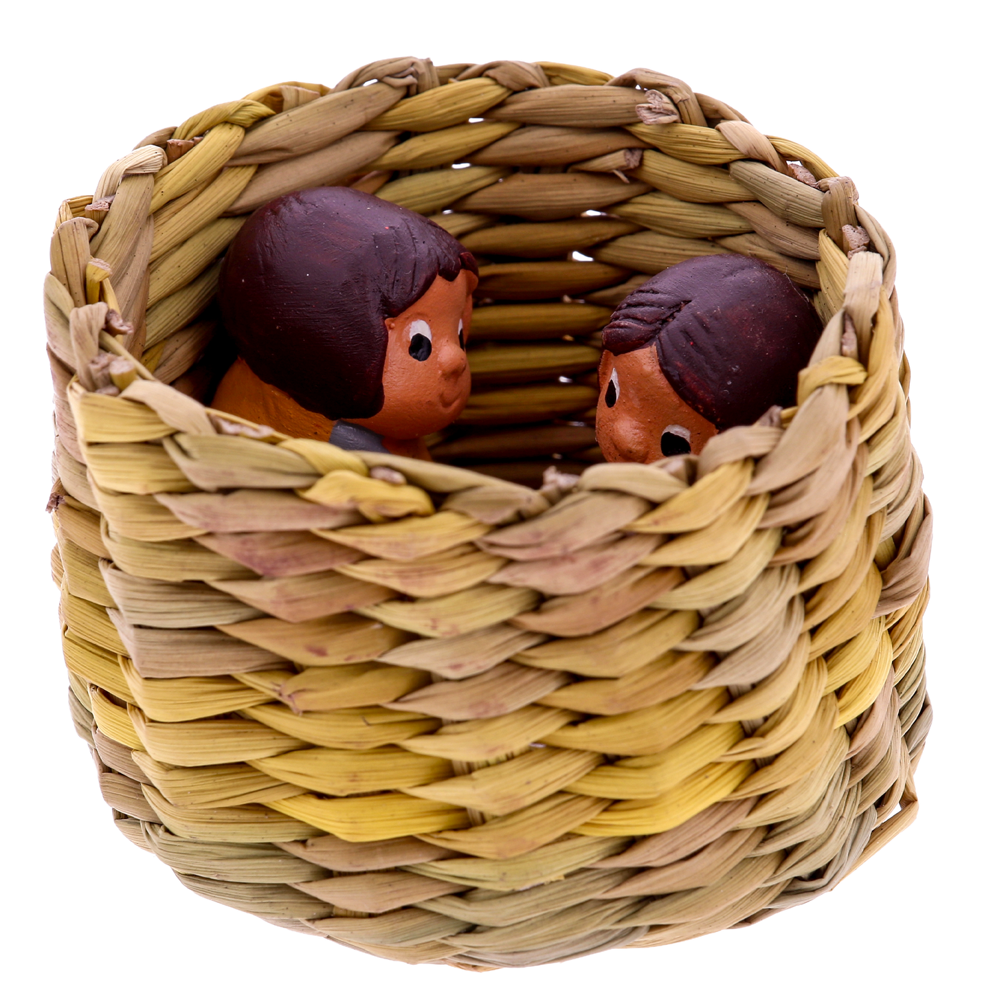 Presepe artigianale in cestino di paglia intrecciato. Nativita' in miniatura fatta a mano. Dimensioni 6x4,5 cm