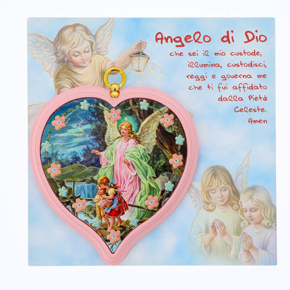 Sopraculla in polimero a cuore con cartoncino "Preghiera Angelo di Dio". Soggetto angelo custode, rosa. Dimensioni 13x13 cm