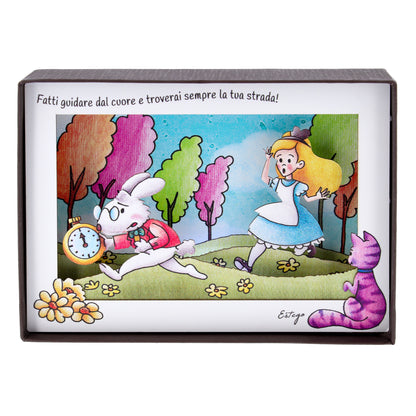 Quadro 3d in scatola, da appoggio, soggetto Alice nel Paese delle Meraviglie. Dimensioni 17x12 cm
