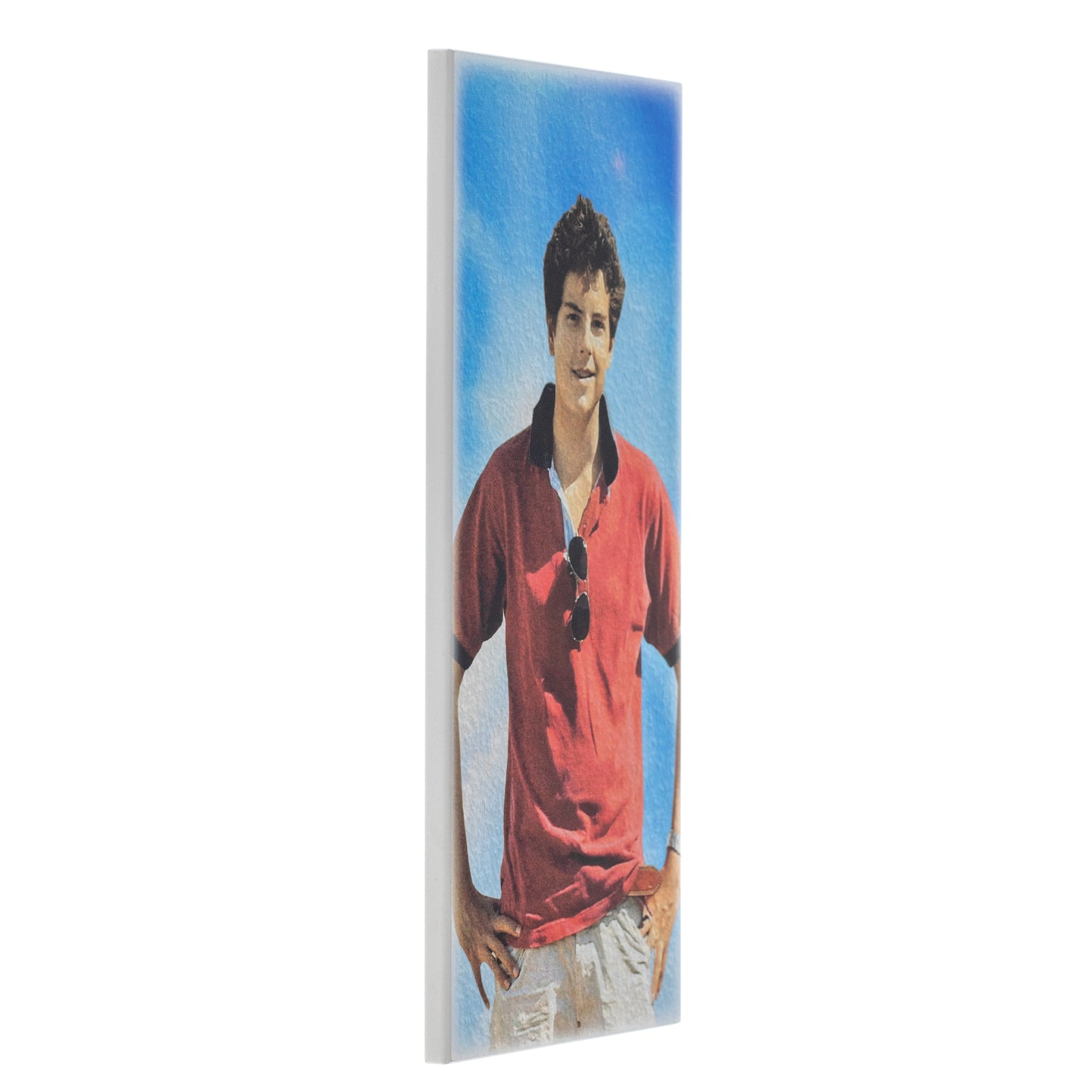 Quadro in legno Carlo Acutis con dettagli argentati. Dimensione 18x36 cm