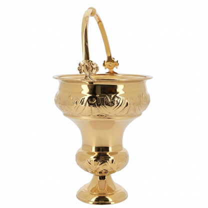 Secchiello con aspersorio per acqua benedetta in ottone dorato. Altezza 30 cm