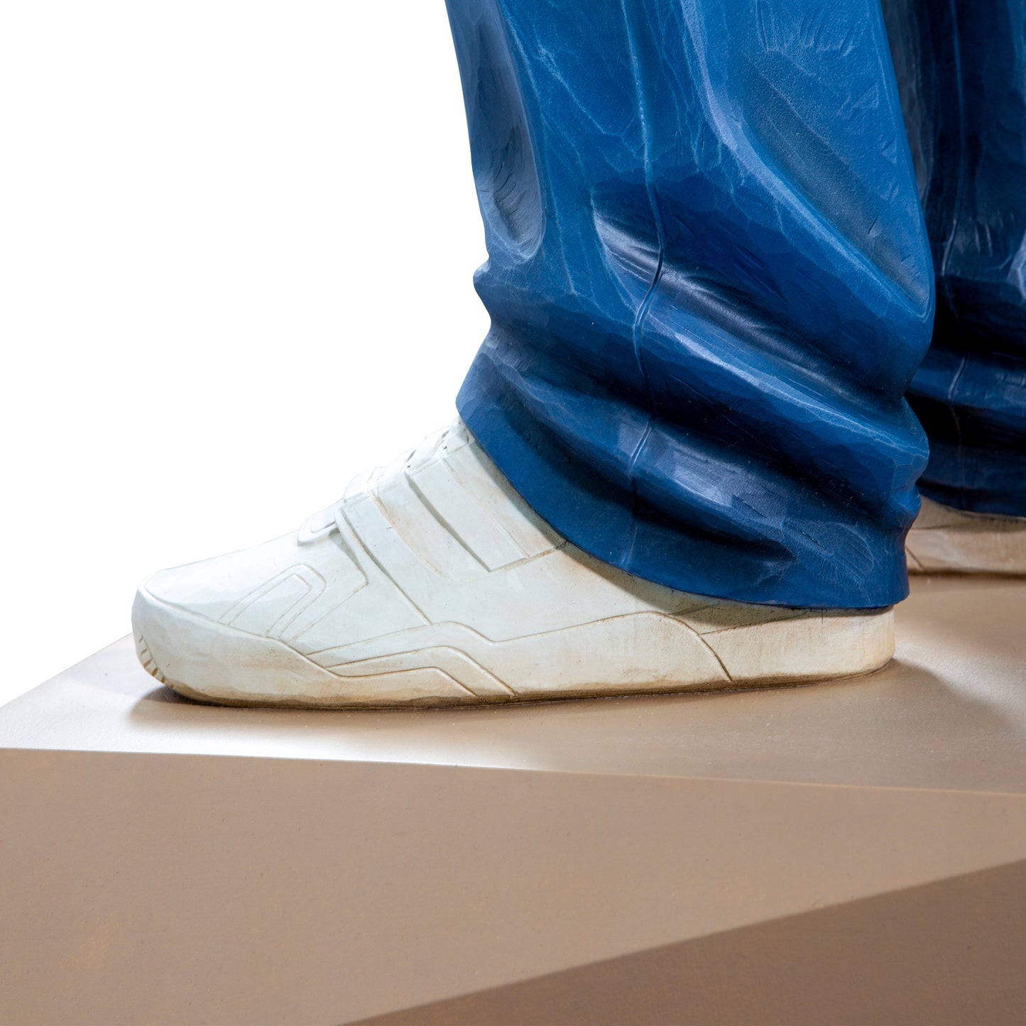 Statua in legno di San Carlo Acutis. Altezza 200 cm