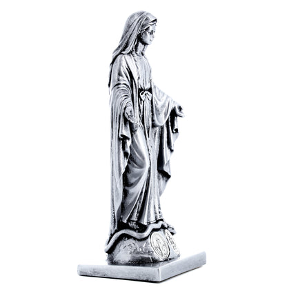 Statua Madonna Miracolosa in resina argentata con medaglia. Altezza 15 cm