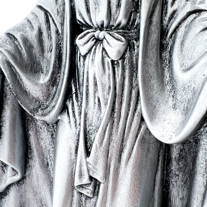 Statua Madonna Immacolata in resina argentata con medaglia. Altezza 20 cm