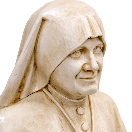 Statua Madre Speranza, in vetroresina patinata. Altezza 130 cm
