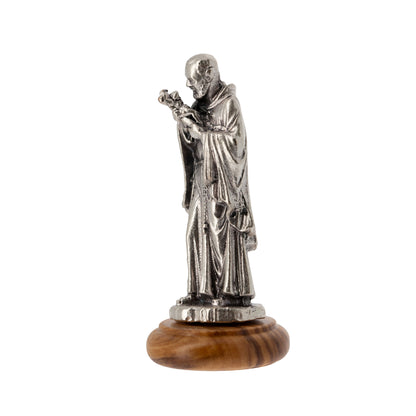 Statua San Pio in metallo argentato e base in legno d'ulivo. Altezza 6,5 cm
