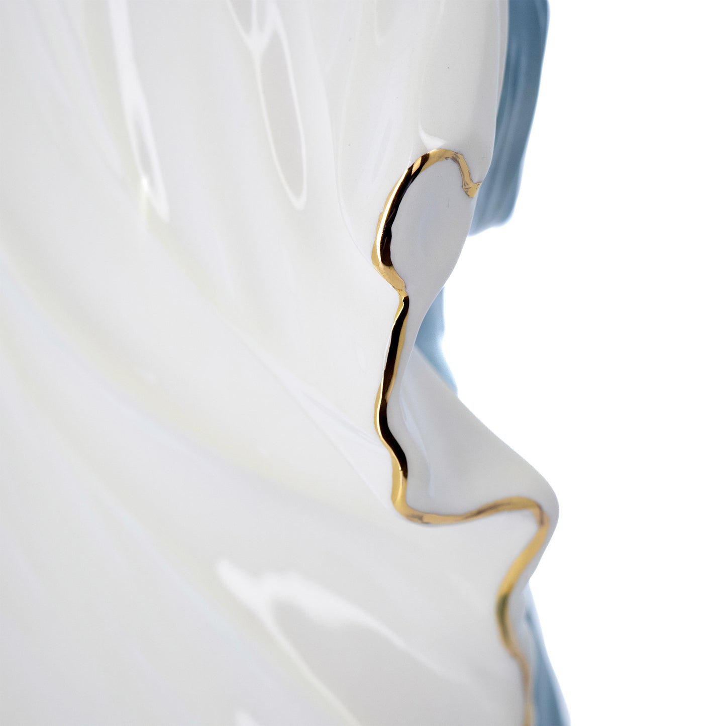 Statua Regina della pace in ceramica colorata dipinta a mano. Altezza 60 cm