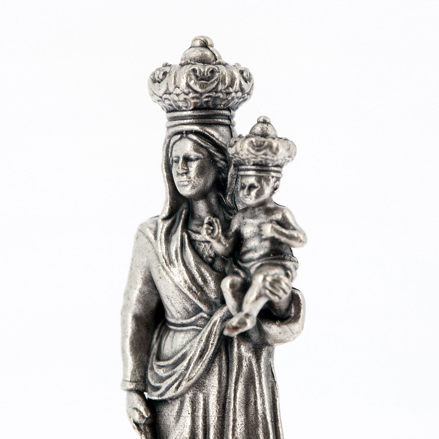 Statua Madonna della Speranza in metallo argentato e base in legno d'ulivo. Altezza 7 cm
