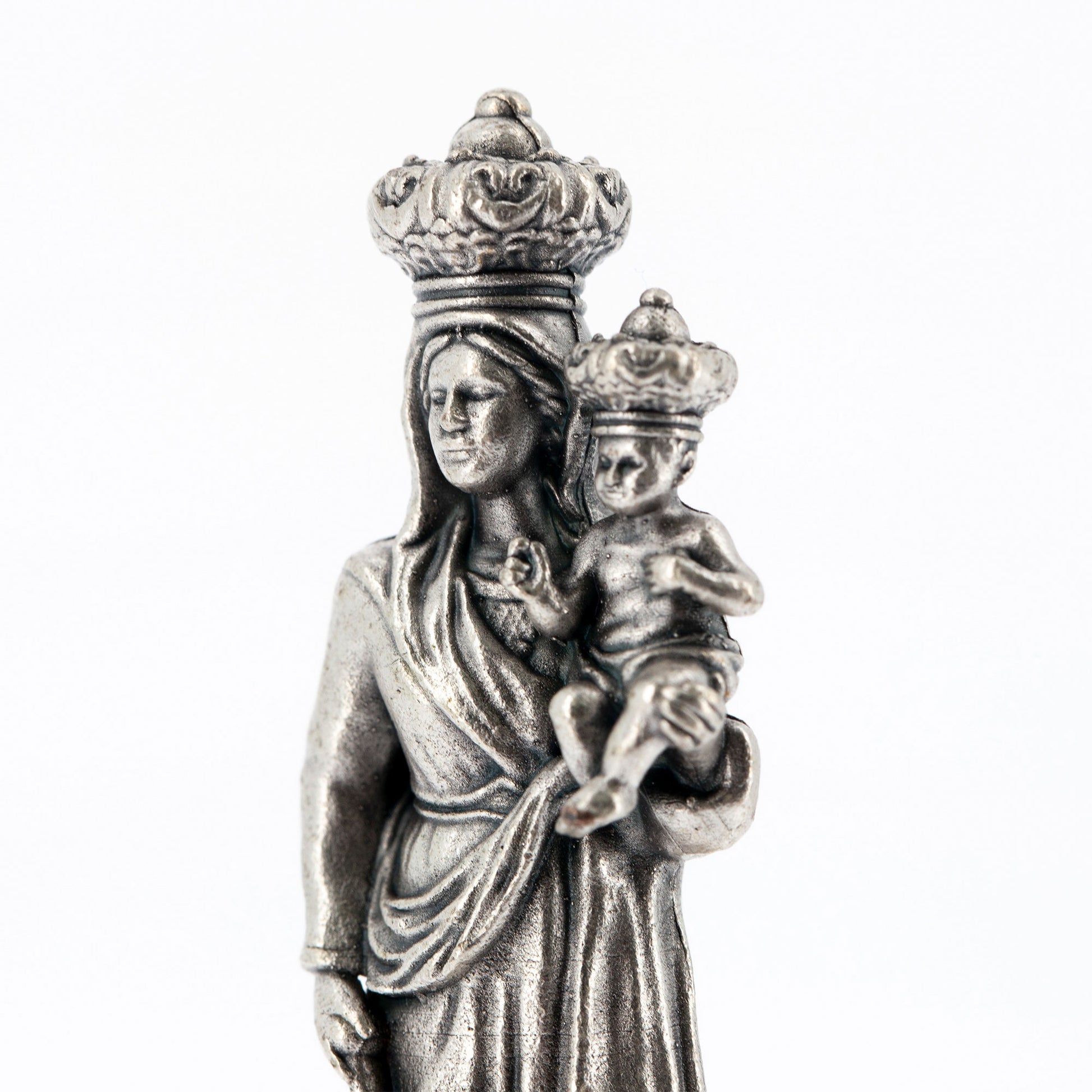 Statua Madonna della Speranza in metallo argentato e base in legno d'ulivo. Altezza 7 cm
