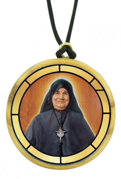 Ciondolo in legno d'olivo con immagine serigrafata. Diametro 3,5 cm